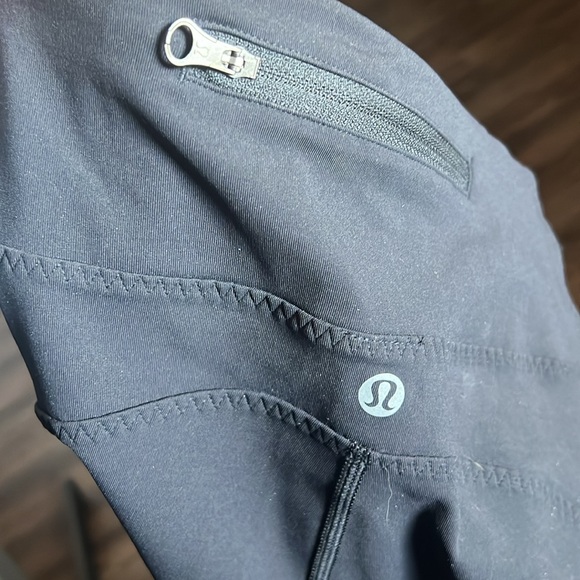 Like new Lulu leggings - Picture 6 of 6